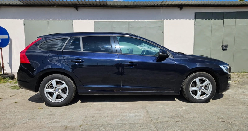Volvo V60 cena 56000 przebieg: 192000, rok produkcji 2017 z Garwolin małe 326